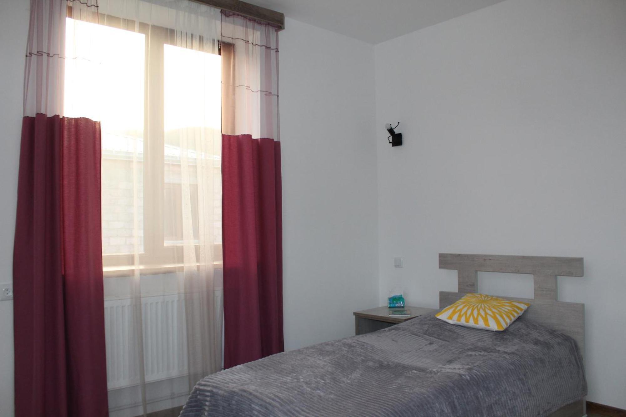 Bears And Berries Hotel Berd Екстериор снимка