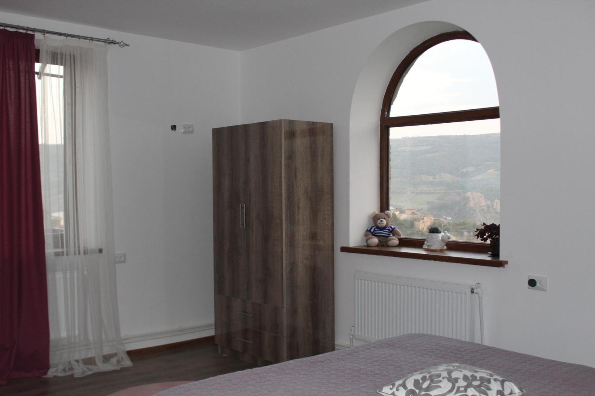 Bears And Berries Hotel Berd Екстериор снимка